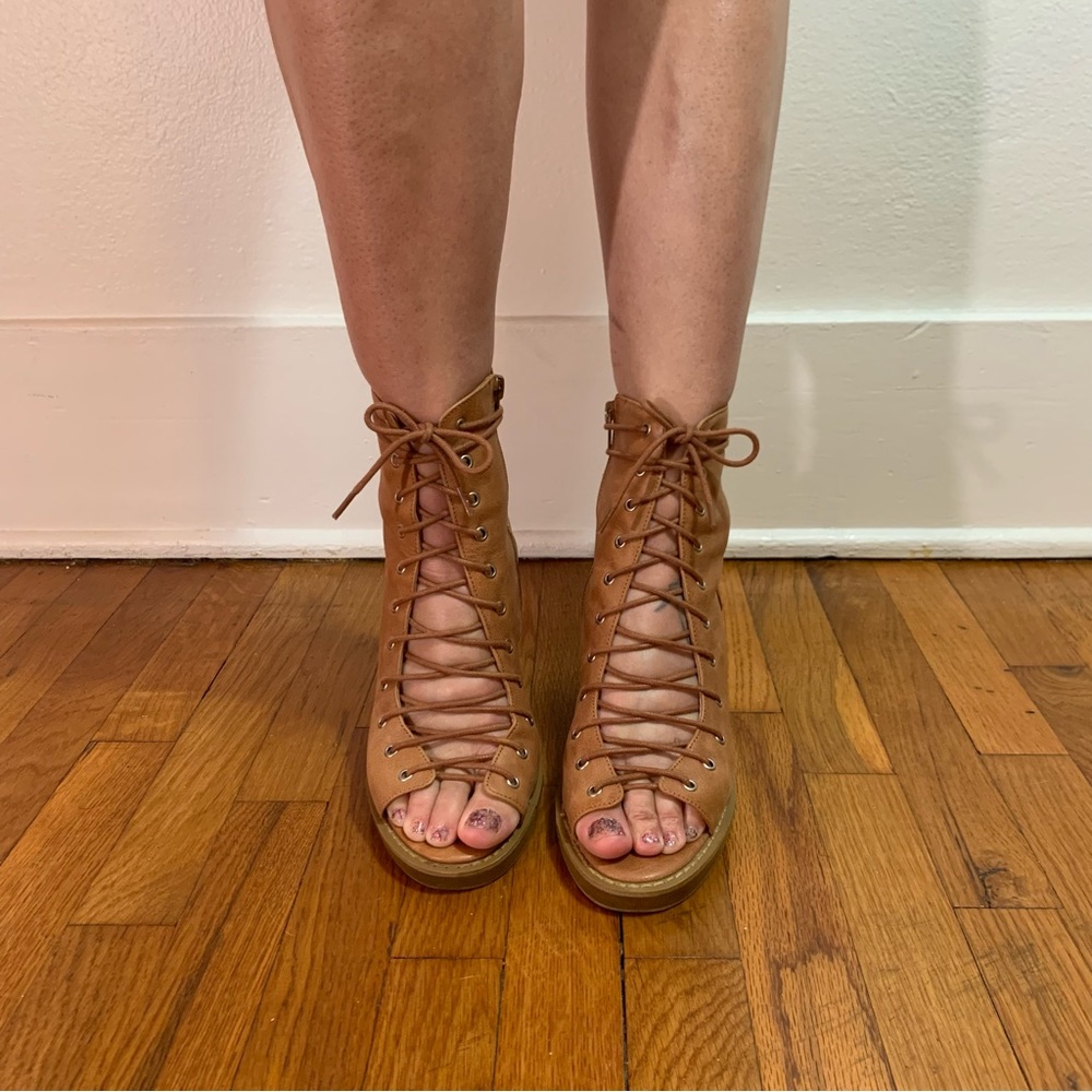 SOLD Jeffrey Campbell Meriwidow Lace Up Shoe Sz. 7